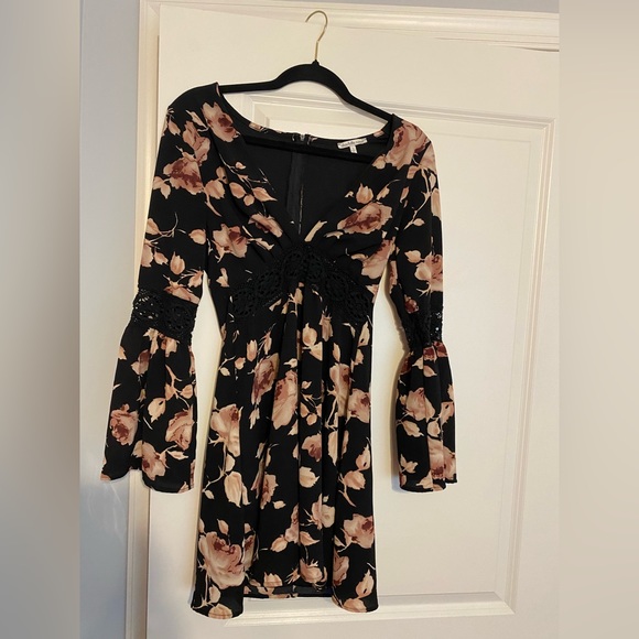 Small, Charlotte Russe, Sleeve Flare, Floral Print, Low V-Neck, Lace Cutout - Picture 3 of 3